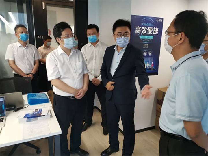 長沙市委書記胡衡華赴楷林國際 調研岳麓區經濟社會發展情況