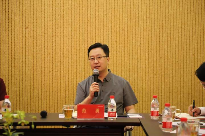 南陽市考察團赴鄭考察 深入調研優(yōu)質楷林平臺企業(yè)