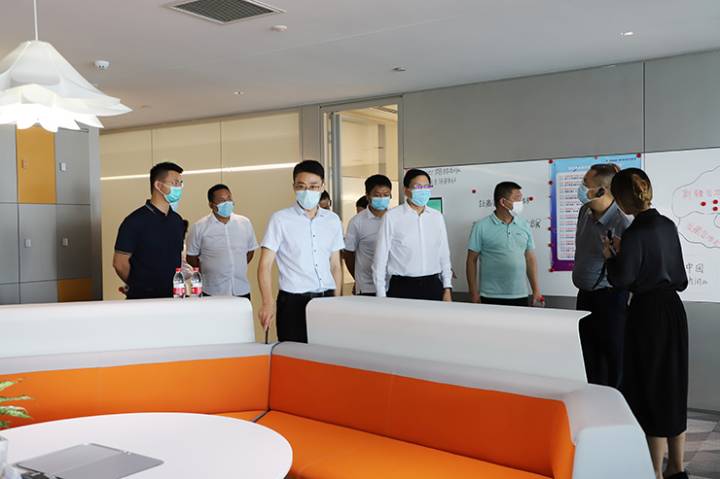 金沙集團管理層一行走進楷林考察交流 金沙集團管理層一行走進楷林考察交流