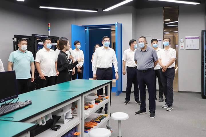 金沙集團管理層一行走進楷林考察交流 金沙集團管理層一行走進楷林考察交流